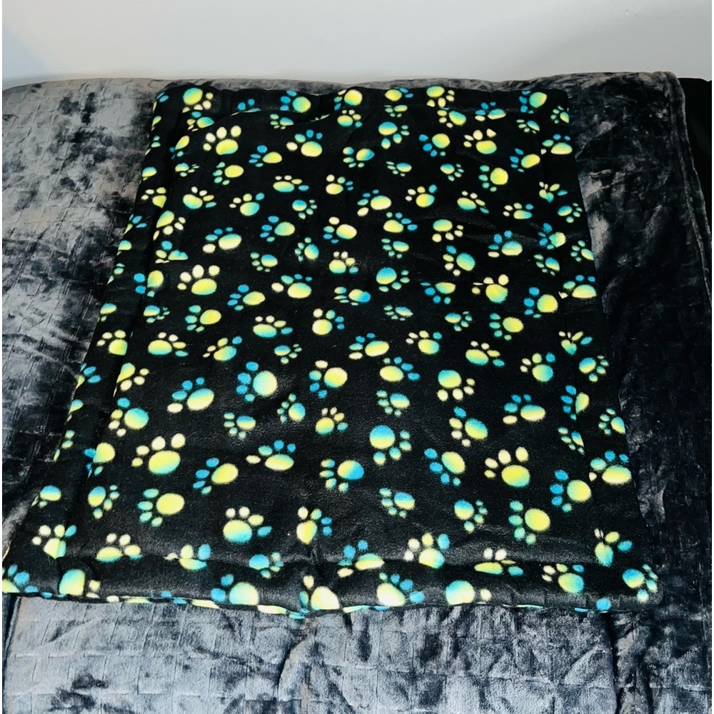 New, Tie dye paw, plush fleece bed.